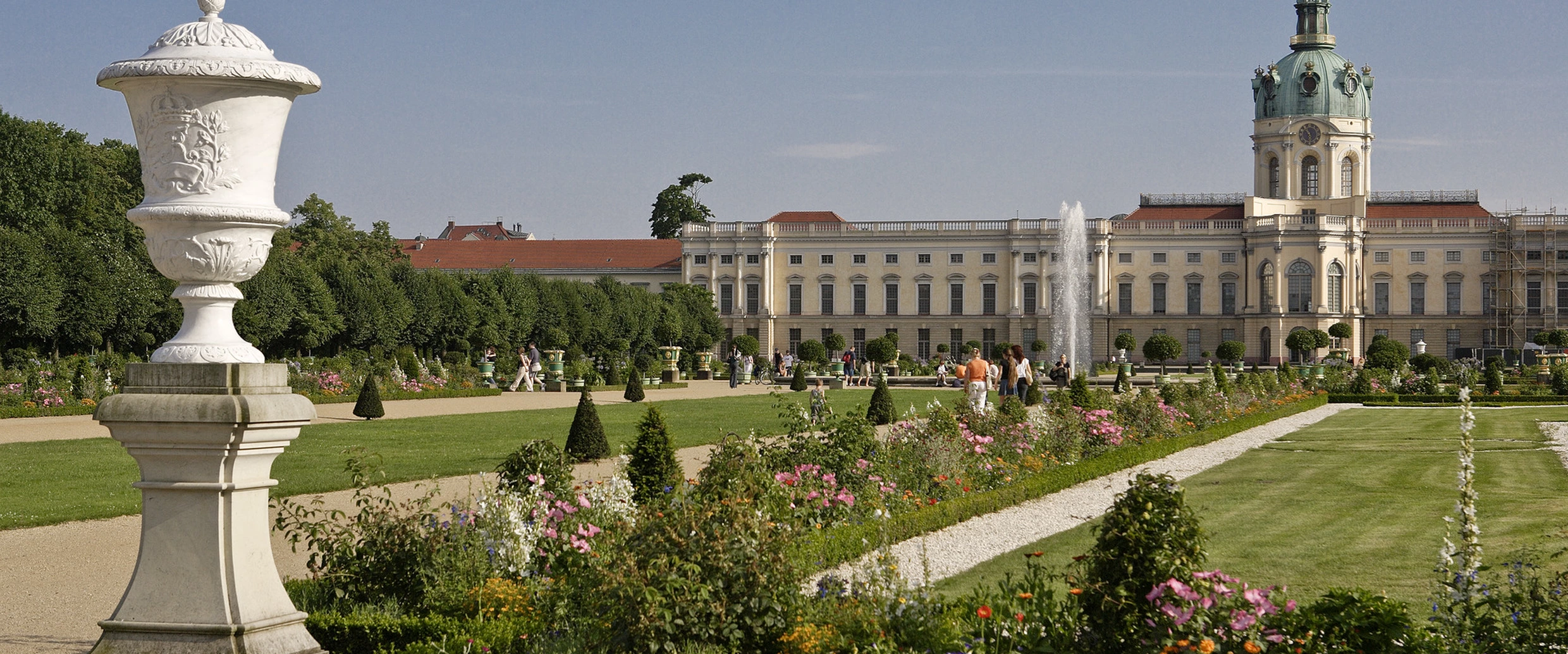 A BERLIN PAUSE BETWEEN PAGES
